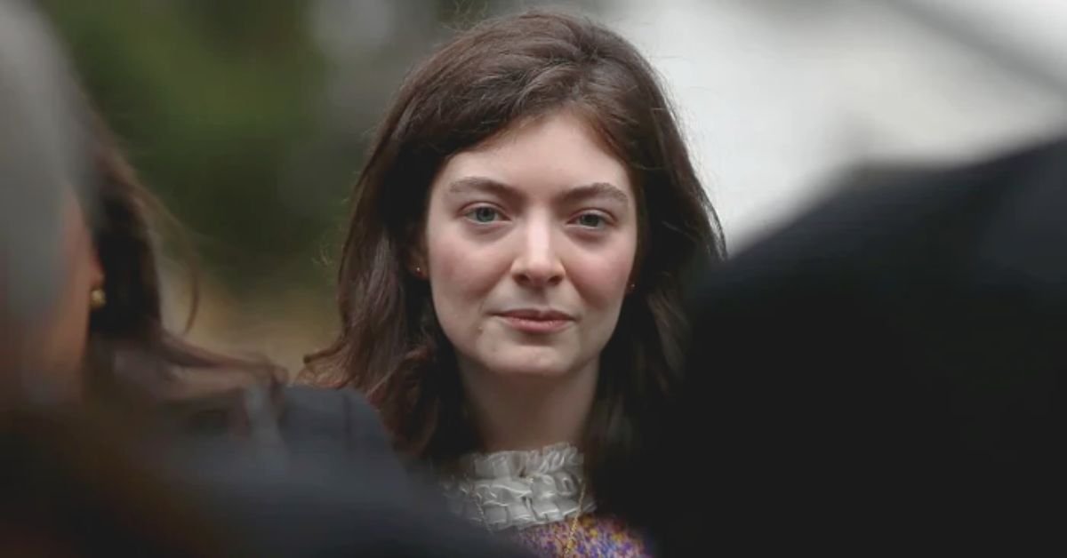 “I Was Very Weak”: Lorde Opens Up About Body Image, Self-Worth, and the Journey Behind Her New Album Virgin 4 Lorde Gets Real I Was Very Weak 2