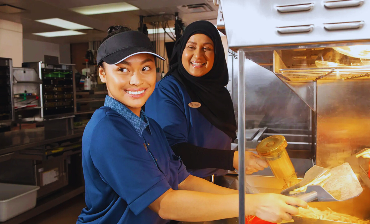 Restaurant Jobs in Canada with Visa Sponsorship 2025 3 for restaurant jobs in Canada with visa sponsorship in 2025? Explore exciting opportunities to work in Canada's thriving food service industry while securing visa sponsorship. Discover positions for chefs, servers, kitchen staff, and more, all offering visa support for international applicants. Apply now for your chance to work and live in Canada