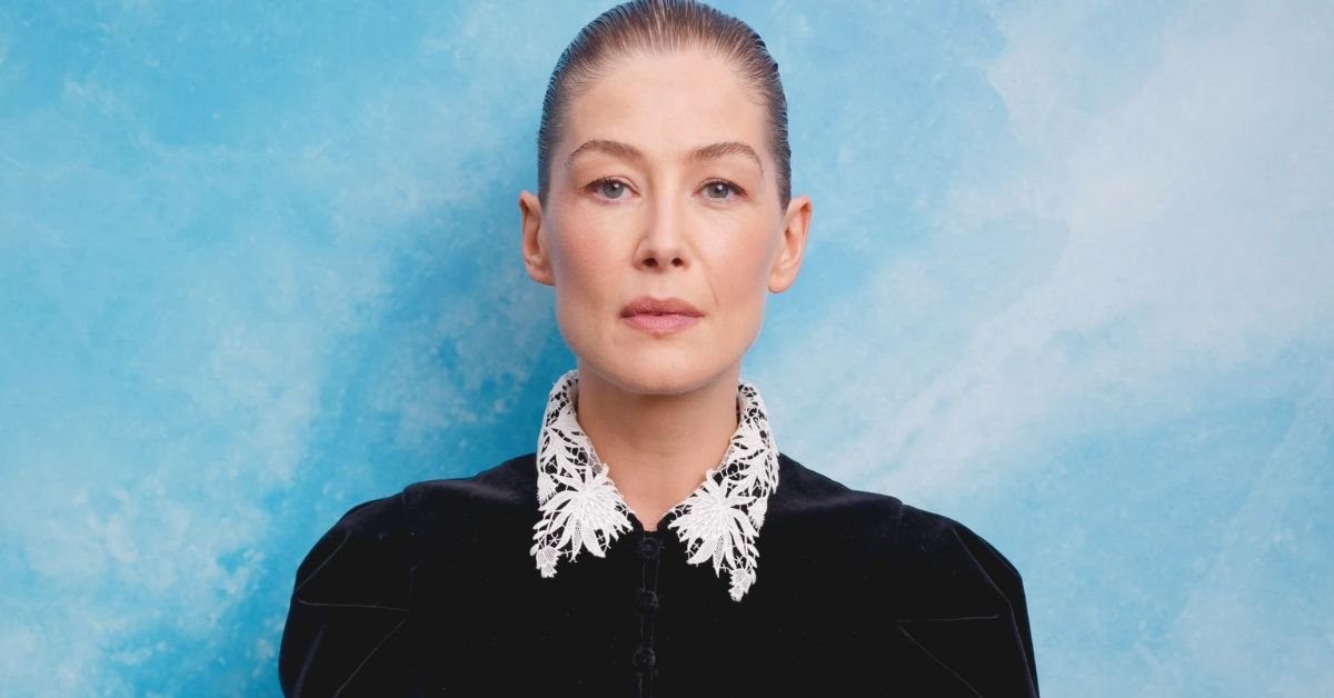 Rosamund Pike Recalls Terrifying Mugging: “I Was Punched in the Face for My Phone” 4 Rosamund Pike Recalls Getting Mugged and Punched in the Face for Her Phone 1