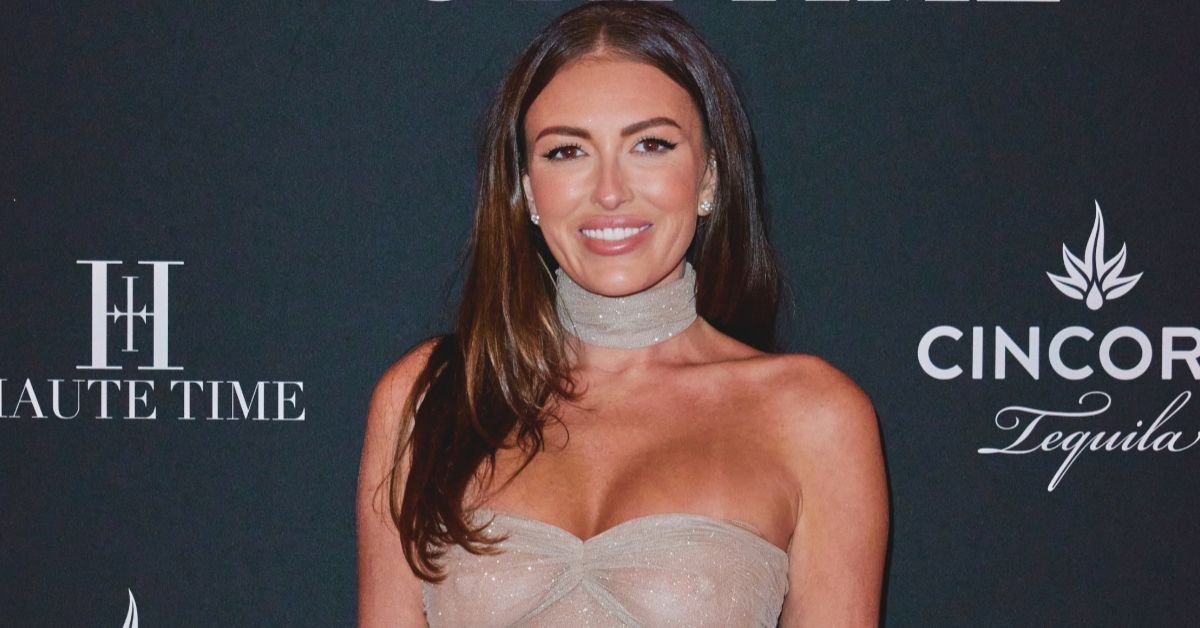 Paulina Gretzky Reinvents the LBD for Spring and Proves She's a Certified Style Icon 4 Paulina Solidifies Style Icon Status With a Springtime Version of an LBD 3