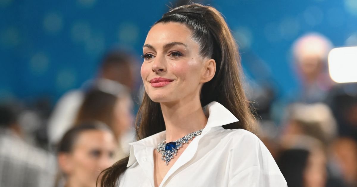 Anne Hathaway Stuns in First Look as Andy Sachs in ‘The Devil Wears Prada 2’ — Cast Reunites for 2026 Sequel 4 Anne Hathaway Stuns in First Look as Andy Sachs in ‘The Devil Wears Prada 2 — Cast Reunites for 2026 Sequel 1