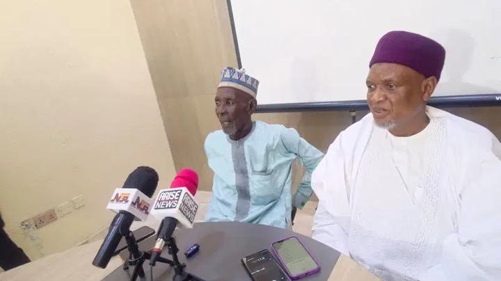 42033d8401404f8290067c0e21d40b13