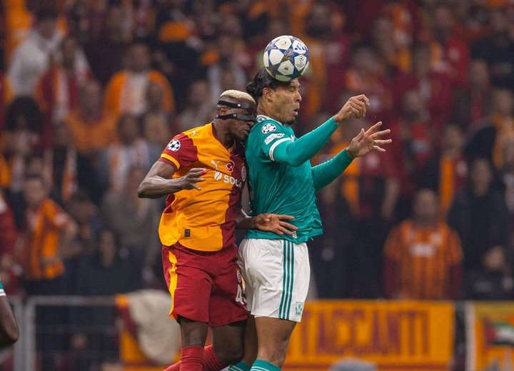 Virgil van Dijk and Victor Osimhen's Post-Match Gesture in Istanbul A Symbol of Respect 1 99739faa0294e55454b49befb7d137bc